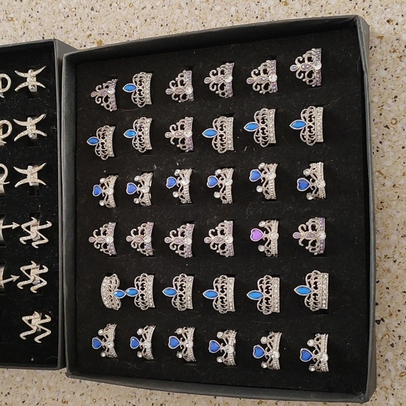 Three Flats Of Rings - Picture 6 of 11